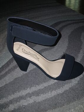Cityclassified Black Ankle-Strap Block Heel Sandal
